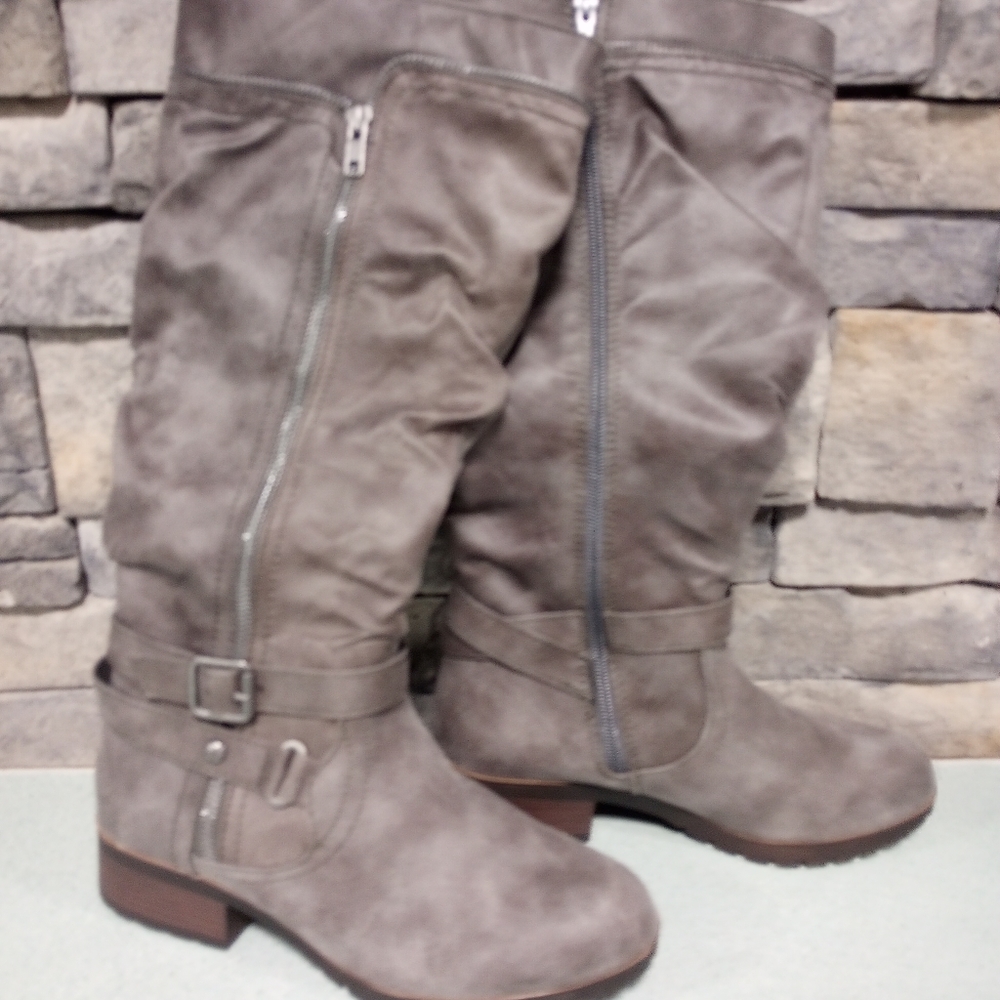 Brand New in Box Ladies Size 7.5 wide Western Boots